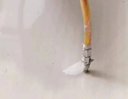 古冶瓷砖空鼓维修公司专业解答在瓷砖铺贴过程中，如果使用的砂料过粗（如全部使用了粗砂），可能会导致以下问题